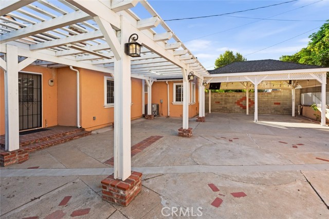 1941 W Kenneth Road, Glendale CA: https://media.crmls.org/medias/54b74aa1-6a07-4972-9347-19306aa09175.jpg