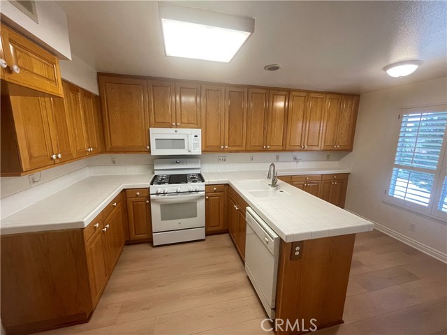 Detail Gallery Image 7 of 21 For 15794 Midwood Dr #6,  Granada Hills,  CA 91344 - 3 Beds | 3 Baths