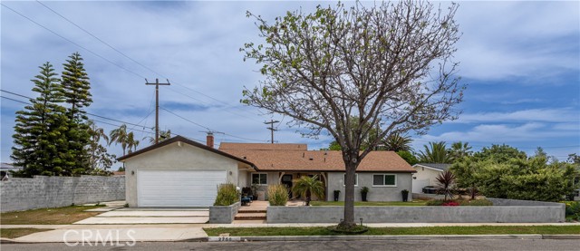 2750 San Carlos Lane, Costa Mesa CA: https://media.crmls.org/medias/54b7d8b3-9505-456e-a909-2b9d82796fc4.jpg