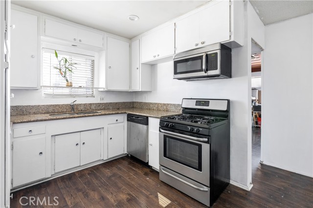 Detail Gallery Image 8 of 18 For 407 W 6th St, San Jacinto,  CA 92583 - 2 Beds | 2 Baths
