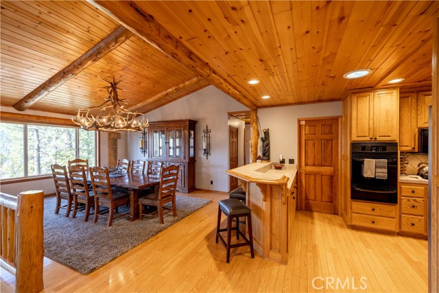 Detail Gallery Image 9 of 44 For 42690 Edgehill Pl, Big Bear Lake,  CA 92315 - 3 Beds | 2 Baths