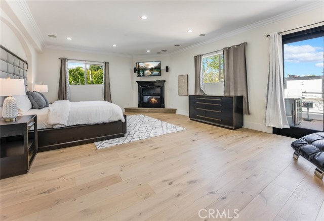 23123 Oxnard Street, Woodland Hills CA: https://media.crmls.org/medias/54b8fa94-27bb-4141-8aac-560c6d034798.jpg
