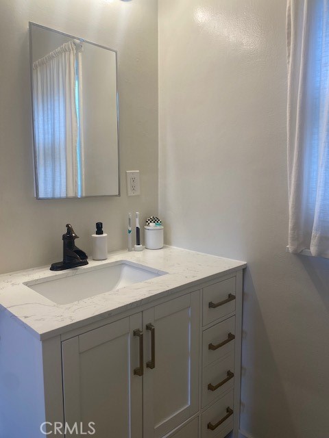 Detail Gallery Image 10 of 17 For 13103 Venice Bld, Los Angeles,  CA 90066 - 3 Beds | 3 Baths