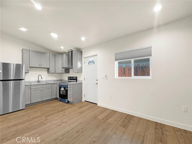Detail Gallery Image 22 of 25 For 9527 Oso Ave, Chatsworth,  CA 91311 - 5 Beds | 3 Baths