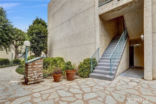 18307 Burbank Boulevard, Tarzana CA: https://media.crmls.org/medias/54ba5886-851f-402a-8762-deb4a2be3c41.jpg