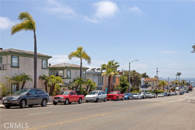 604 Manhattan Beach Boulevard, Manhattan Beach CA: https://media.crmls.org/medias/54baacd7-e225-457b-9140-f9fdd67cfccb.jpg