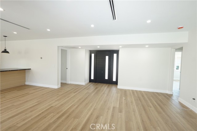 10345 Blucher Avenue, Granada Hills CA: https://media.crmls.org/medias/54bc5ee6-4c78-4486-afd4-d76ac26487f2.jpg