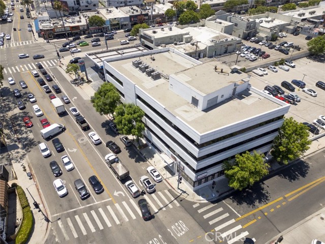 4419 Van Nuys Boulevard, Sherman Oaks CA: https://media.crmls.org/medias/54bc732f-49b1-454e-9542-7f1b10535743.jpg