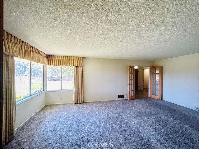 2750 W Devonshire Avenue, Hemet CA: https://media.crmls.org/medias/54bcd834-7733-4c15-a193-f12f03d1cca1.jpg