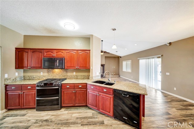 Detail Gallery Image 16 of 65 For 7315 W Avenue A8, Lancaster,  CA 93536 - 3 Beds | 3 Baths