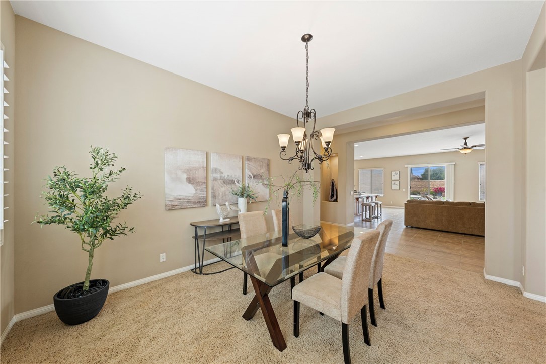 Detail Gallery Image 12 of 42 For 619 Barbre Ln, Corona,  CA 92879 - 4 Beds | 2/1 Baths