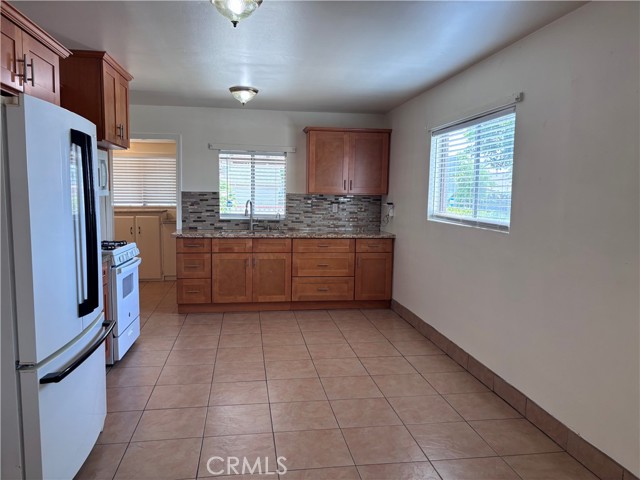 Detail Gallery Image 3 of 30 For 400 N Virginia Ave, Azusa,  CA 91702 - 2 Beds | 1 Baths