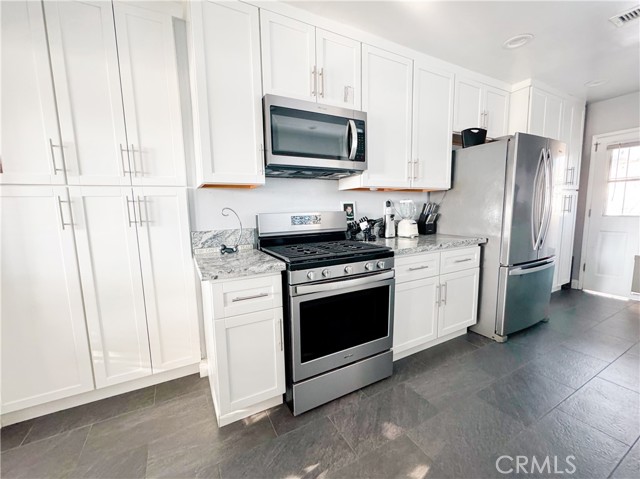 Detail Gallery Image 2 of 20 For 4344 Nipomo, Lakewood,  CA 90713 - 3 Beds | 2 Baths