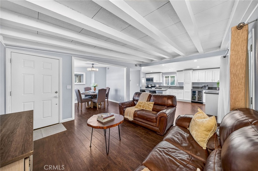 https://media.crmls.org/medias/54bedb5c-0e61-456c-9349-1eb99fb27bc0.jpg?preset=X-Large