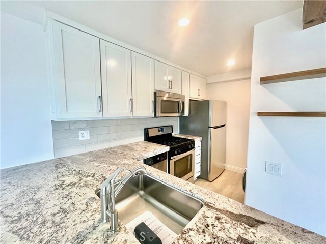 352 Y Place, Laguna Beach CA: https://media.crmls.org/medias/54c07f67-a053-41cd-a695-56ede4353828.jpg