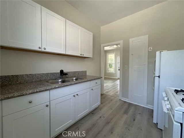 120 W Olive Avenue, Redlands CA: https://media.crmls.org/medias/54c0af63-456a-4bfb-9779-d676fb08bfdd.jpg