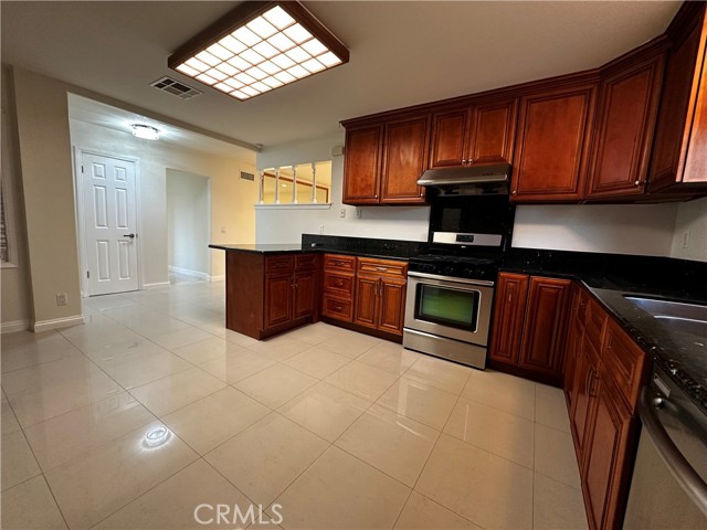 Detail Gallery Image 4 of 29 For 17475 Santa Lucia, Fountain Valley,  CA 92708 - 5 Beds | 3 Baths