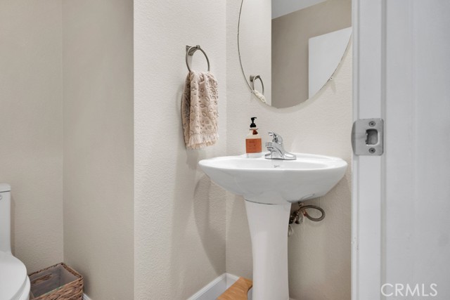 20022 Satsuma, Saugus CA: https://media.crmls.org/medias/54c2531e-20d9-4744-a73d-e9050464fdf6.jpg