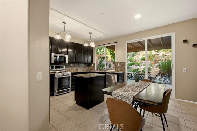 Detail Gallery Image 7 of 58 For 14666 Ontario Cir, Fontana,  CA 92336 - 4 Beds | 2/1 Baths