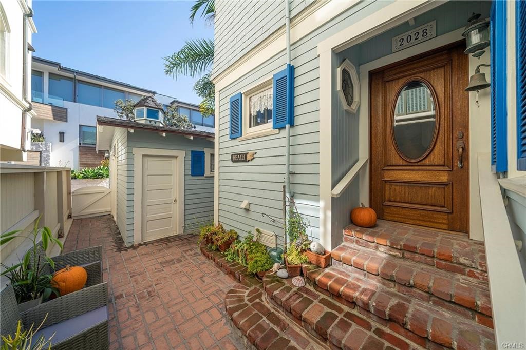 Detail Gallery Image 33 of 37 For 2028 the Strand, Hermosa Beach,  CA 90254 - 4 Beds | 3/1 Baths