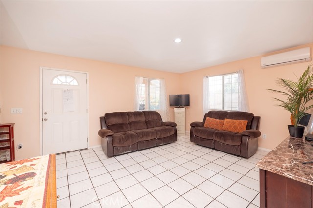 1203 E 33rd Street, Los Angeles CA: https://media.crmls.org/medias/54c3bec5-d24d-4e28-a49b-67cc1773709d.jpg