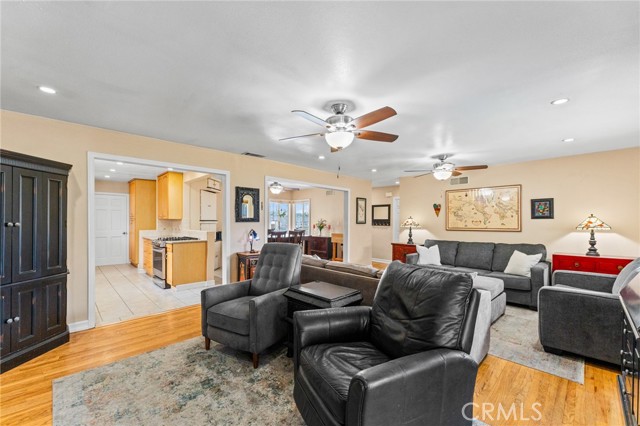 511 Mariposa Street, La Habra CA: https://media.crmls.org/medias/54c454de-d419-4617-890b-56c4f10a6666.jpg