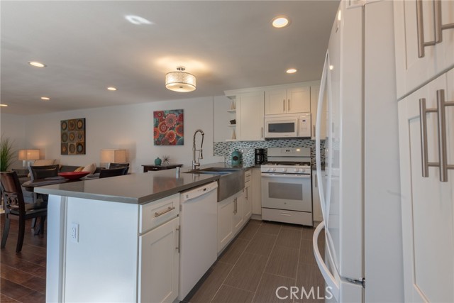 3617 Sunswept Drive, Studio City CA: https://media.crmls.org/medias/54c55696-4e1c-43a7-9296-9f272a71700b.jpg