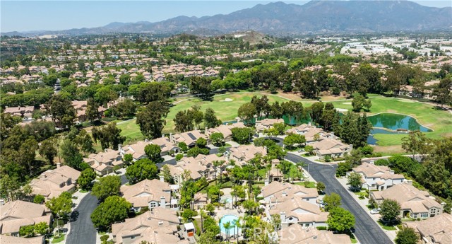 30 Calle Del Sur, Rancho Santa Margarita CA: https://media.crmls.org/medias/54c6304e-4950-4bdb-8f07-58304f6f7c78.jpg