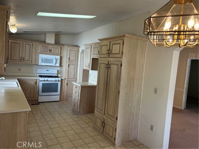 Detail Gallery Image 11 of 29 For 1526 Ailanthus Dr, Hemet,  CA 92545 - 3 Beds | 2 Baths