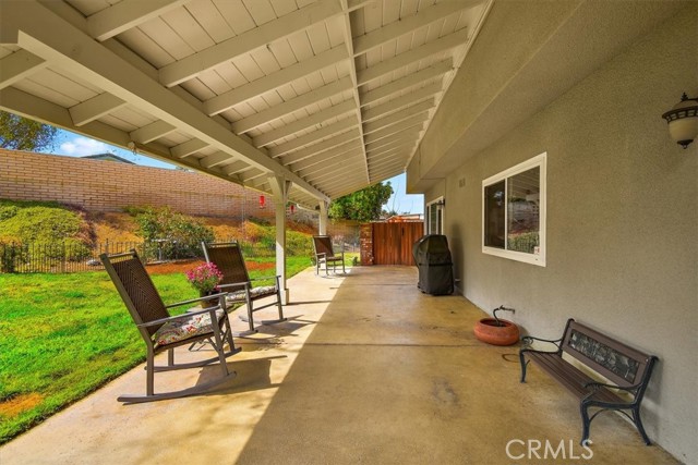 Detail Gallery Image 36 of 48 For 1590 Country Club Dr, Riverside,  CA 92506 - 4 Beds | 2/1 Baths