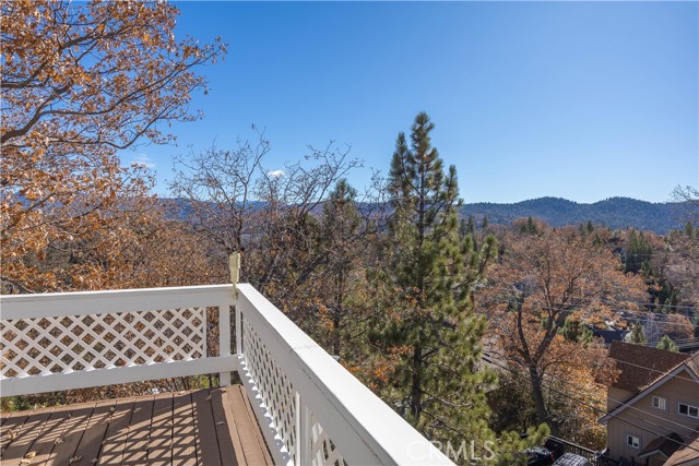 Detail Gallery Image 3 of 32 For 28204 Arbon Ln, Lake Arrowhead,  CA 92352 - 5 Beds | 4 Baths