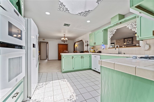 Detail Gallery Image 10 of 37 For 823 Sandwagon Cir, Hemet,  CA 92544 - 4 Beds | 2 Baths