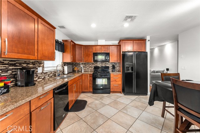 Detail Gallery Image 4 of 16 For 12881 Foreman Ave, Moreno Valley,  CA 92553 - 3 Beds | 2 Baths