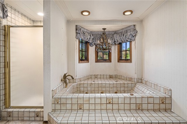 23511 Mirage Lane, Diamond Bar CA: https://media.crmls.org/medias/54ca8fa0-aa2d-4651-9b8f-38bd38ca6fb9.jpg