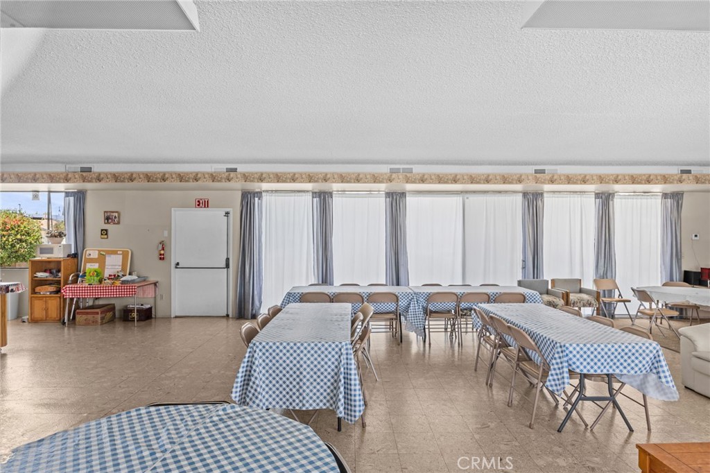https://media.crmls.org/medias/54caca50-6a11-4a05-bad0-cf24e915d33e.jpg?preset=X-Large