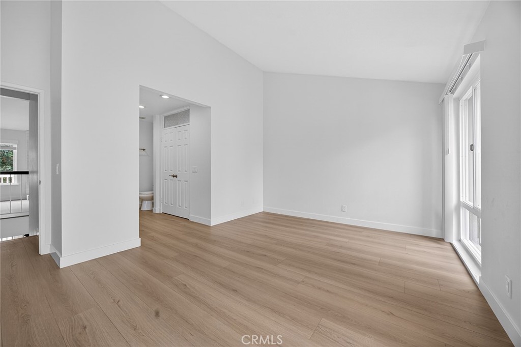 https://media.crmls.org/medias/54cad328-9da9-4193-aad3-74158c16757a.jpg?preset=X-Large