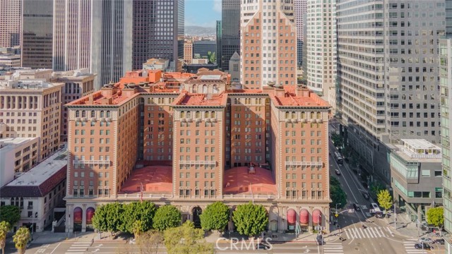 515 S Olive Street, Los Angeles CA: https://media.crmls.org/medias/54cae024-7a0c-4189-8032-a571d31100ce.jpg
