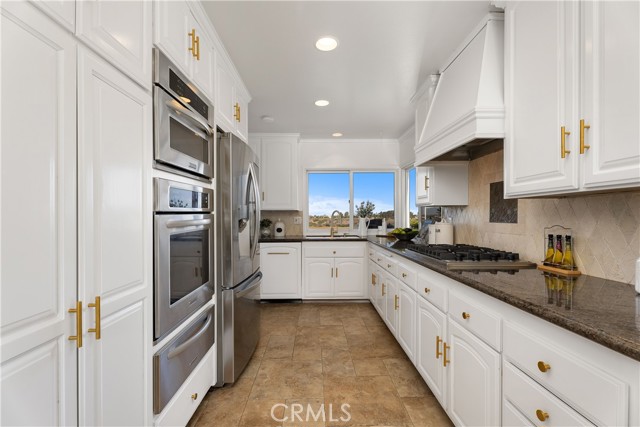 Detail Gallery Image 17 of 47 For 2621 Vista Ornada, Newport Beach,  CA 92660 - 3 Beds | 2/1 Baths