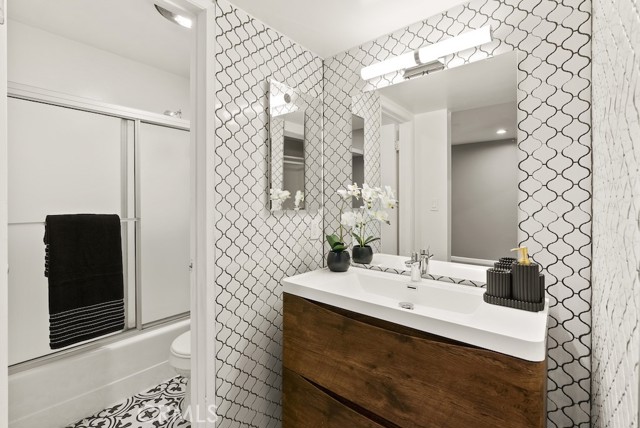 Detail Gallery Image 19 of 34 For 18620 Hatteras Street #223,  Tarzana,  CA 91356 - 3 Beds | 2 Baths