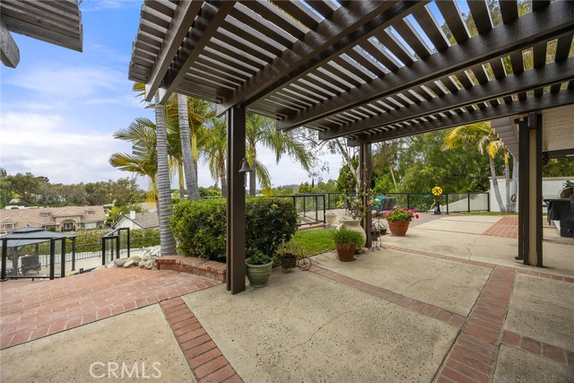 241 S Country Hill Road, Anaheim Hills CA: https://media.crmls.org/medias/54cbdb13-7692-4ca3-84e2-565dc1225568.jpg