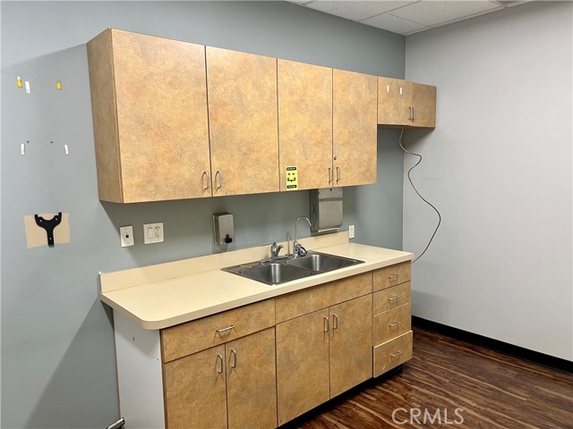 175 E 9th Street, Corona, California 92879, ,Commercial Lease,For Rent,175 E 9th Street,CRSR24049207