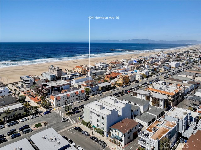 404 Hermosa Avenue, Hermosa Beach CA: https://media.crmls.org/medias/54cc87f8-b23e-44eb-b020-75d549e5c620.jpg