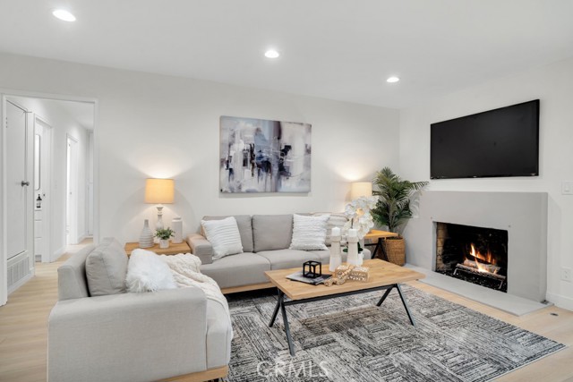 Detail Gallery Image 2 of 20 For 6456 Royer Ave, West Hills,  CA 91307 - 4 Beds | 2 Baths