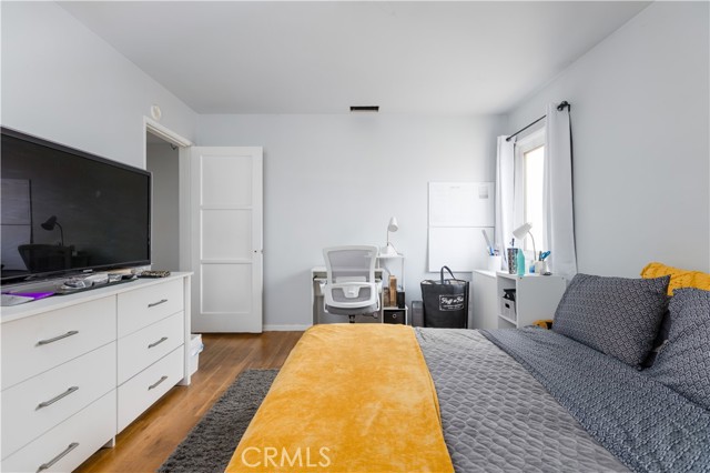 10314 S Wilton Place, Los Angeles CA: https://media.crmls.org/medias/54cc97aa-d670-4b2c-8780-bf61b596e753.jpg