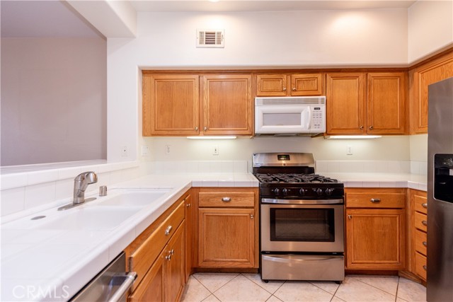 Detail Gallery Image 8 of 22 For 703 Terra Bella, Irvine,  CA 92602 - 2 Beds | 2/1 Baths