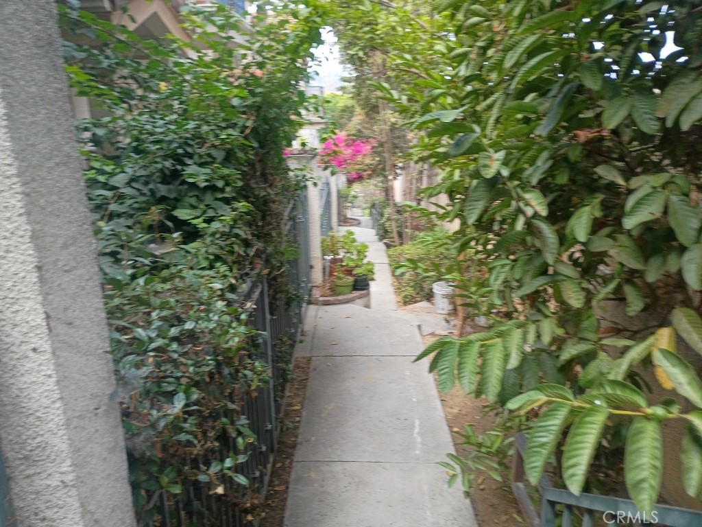 https://media.crmls.org/medias/54cd8a97-2835-4576-93ed-a090be2ec454.jpg?preset=X-Large