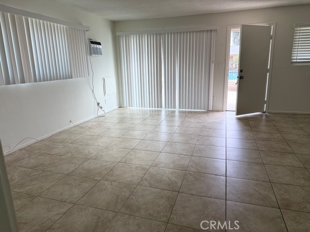 686 E Cottonwood Road, Palm Springs CA: https://media.crmls.org/medias/54cd8e1d-2fd8-49b3-8e32-d582e4c957f2.jpg