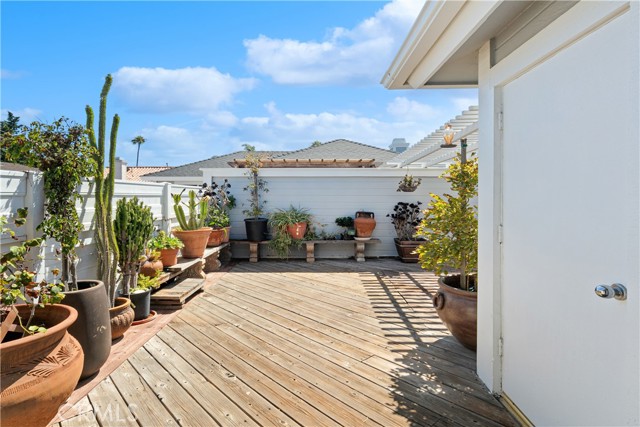 2006 Warfield Avenue, Redondo Beach, California 90278, 3 Bedrooms Bedrooms, ,2 BathroomsBathrooms,Residential,Sold,Warfield,SB21179490