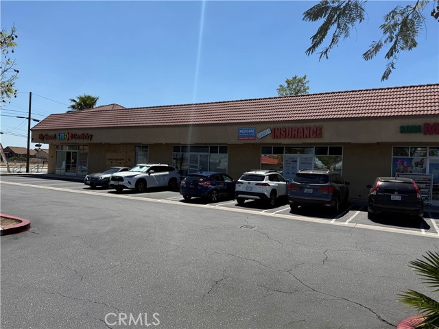 17480 Arrow Boulevard, Fontana CA: https://media.crmls.org/medias/54ce040a-5e91-46d2-8514-04babf00d77a.jpg