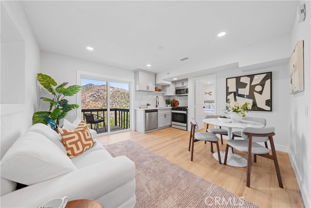 2838 Lambert Drive, Los Angeles CA: https://media.crmls.org/medias/54cec627-e2e8-4f12-9105-7bbef2c65c19.jpg